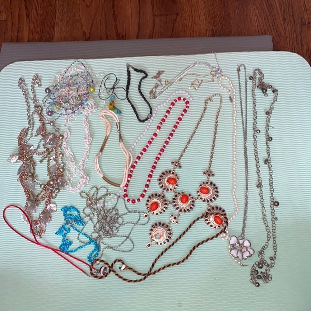 Lot of broken & tarnished‎ necklaces for jewelry making & crafts